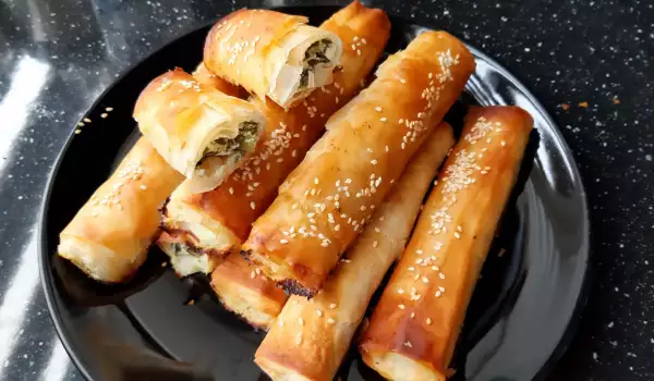 Трубочки со шпинатом, щавлем и брынзой