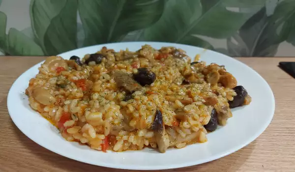 Блюдо с рисом и стерилизованными грибами