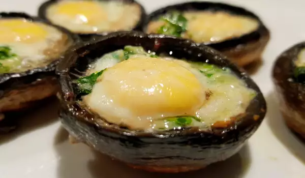 Грибочки, фаршированные перепелиными яйцами