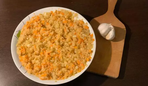 Салат с киноа, огурцом и морковью