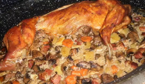 Фаршированный маринованный кролик с рисом и овощами