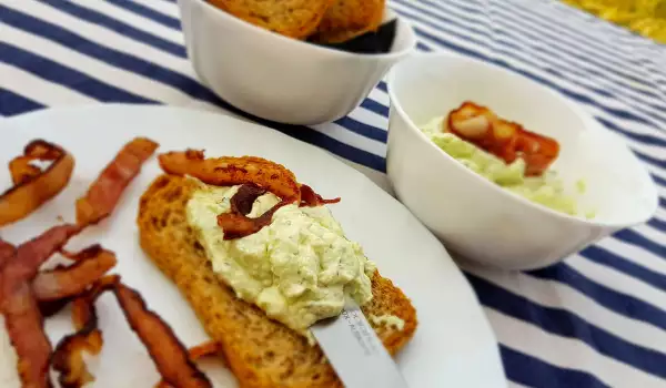 Закуска с брынзой, творогом и беконом