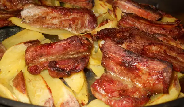 Свиные ребрышки с картошкой