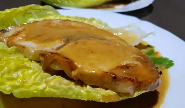 Меч-рыба с соусом из креветок