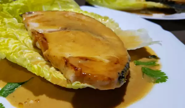 Меч-рыба с соусом из креветок