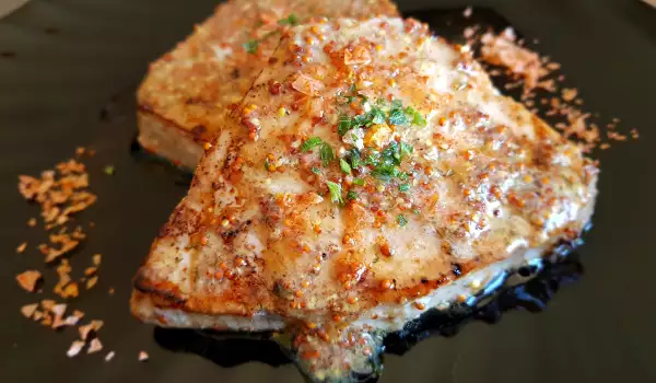 Филе тунца в соусе винегрет из меда и горчицы
