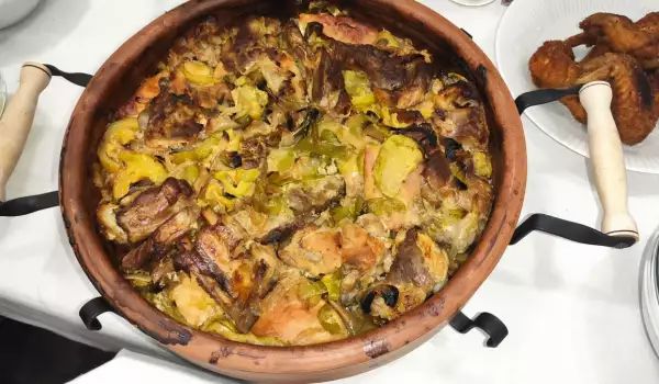 Садж с курицей, свининой и овощами