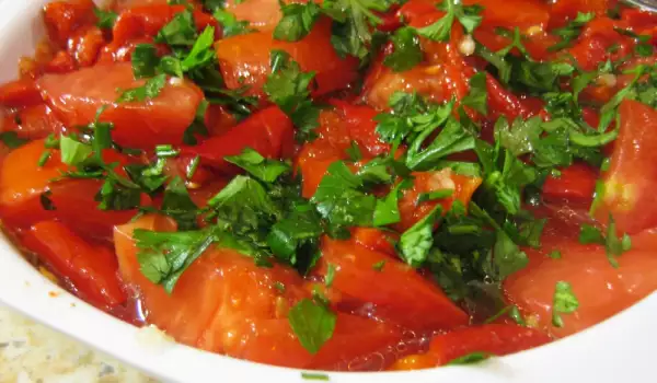 Салат из запеченных перцев и помидоров
