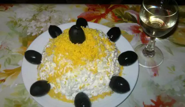 Салат с творогом, сливками и яйцами