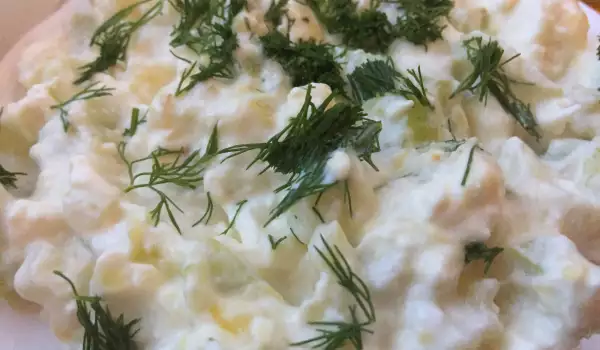 Салат из запеченных кабачков и брынзы