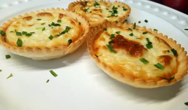 Соленые тарталетки с сыром