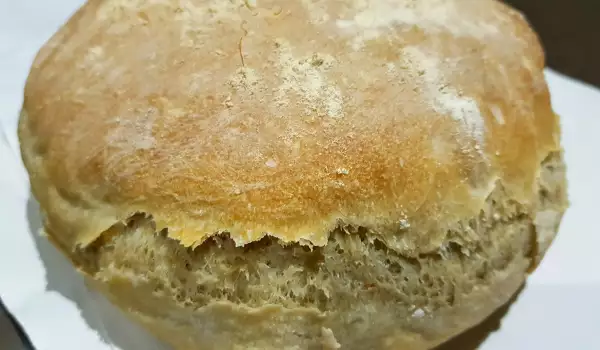 Круглый деревенский хлеб