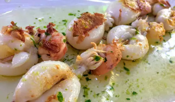 Шашлычки из беби каракатиц и креветок