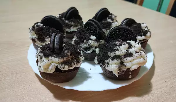 Шоколадные маффины с печеньем Орео