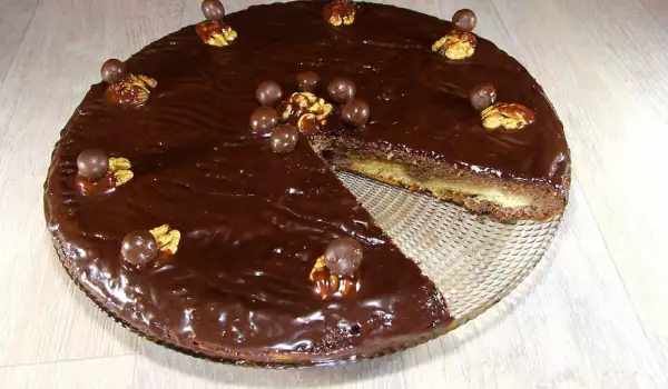 Пирог с шоколадной глазурью