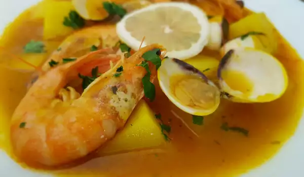 Средиземноморский суп с мидиями и креветками