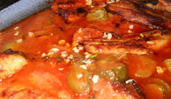 Запеченная скумбрия в томатном соусе