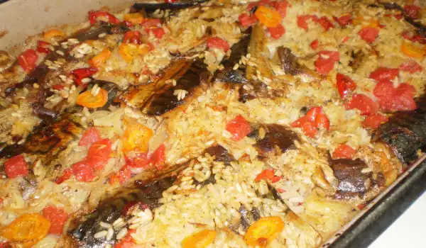 Запеченная скумбрия с рисом и овощами