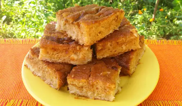 Сладкая баница из теста для кекса