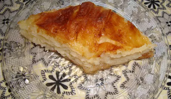 Сладкая баница с яичной начинкой
