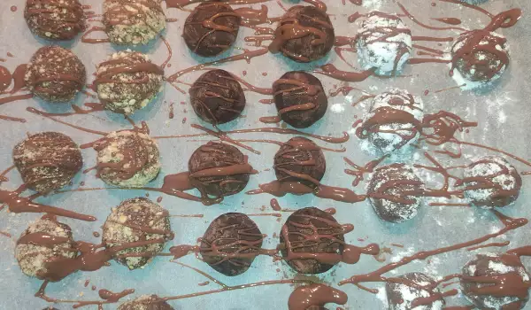 Сладкие шарики из печенья с какао