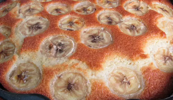 Пирог с манной крупой и бананами