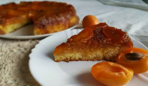 Перевернутый сочный пирог с абрикосами