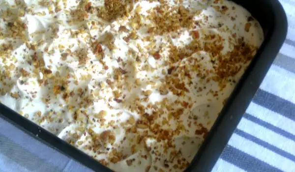 Пирог с тыквой, грецкими орехами и сливками