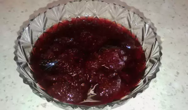 Варенье с цельной клубникой