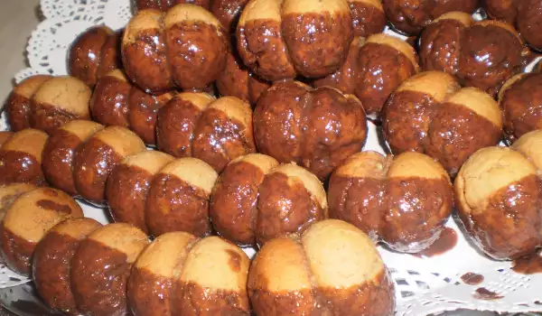 Медовое печенье с ореховой начинкой
