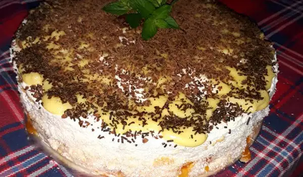 Сливочный торт с абрикосовым желе и белым шоколадом