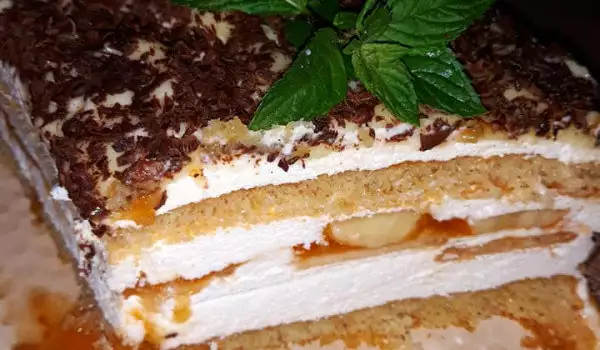 Сливочный торт с абрикосовым желе и белым шоколадом