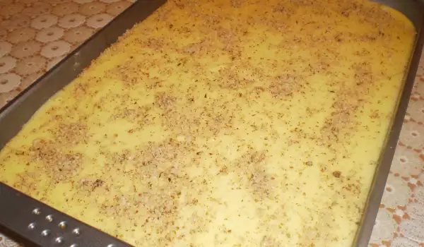 Сочный пирог с грецкими орехами и кремом