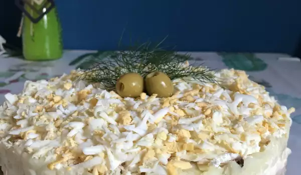 Соленый торт с картофелем и яйцами