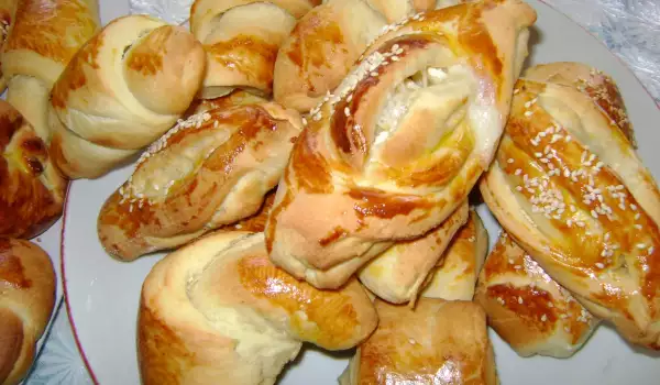 Соленое печенье со сливочным сыром и кунжутом