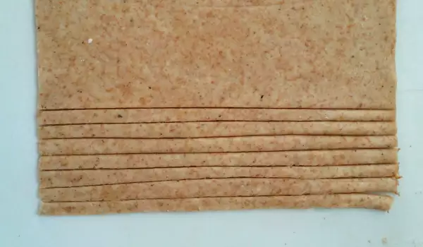 Домашние соленые палочки из полбы