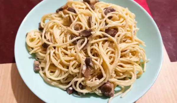 Спагетти со сливками и сливочным сыром