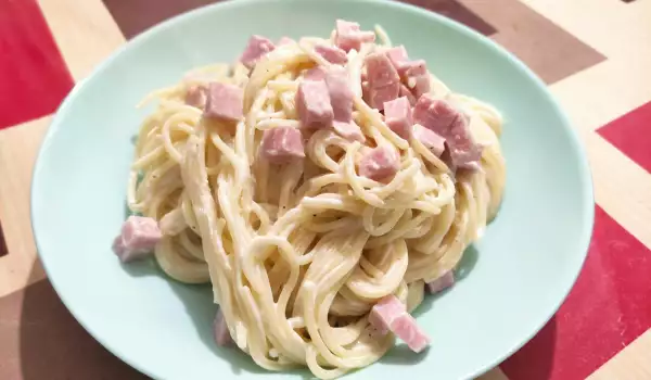 Спагетти со сливками и сливочным сыром