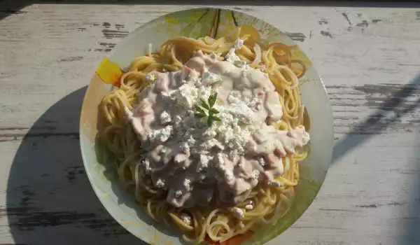 Вкусные спагетти со сметаной