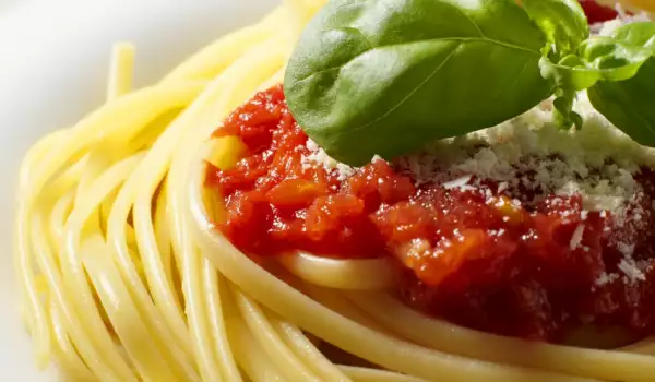 Как приготовить соус для спагетти со свежими помидорами?