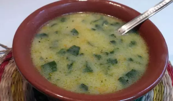 Суп из шпината с луком-пореем и рисом