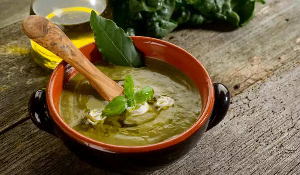Крем-суп из шпината с крутонами