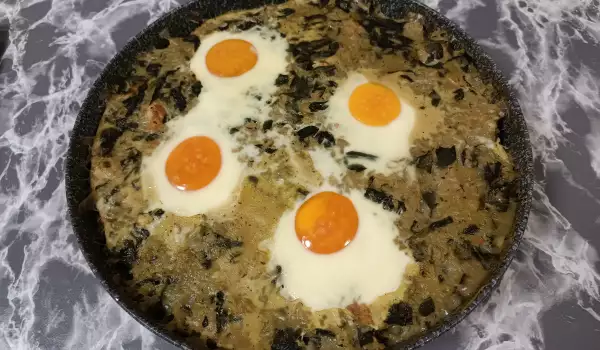 Шпинат с рисом и яйцами в духовке