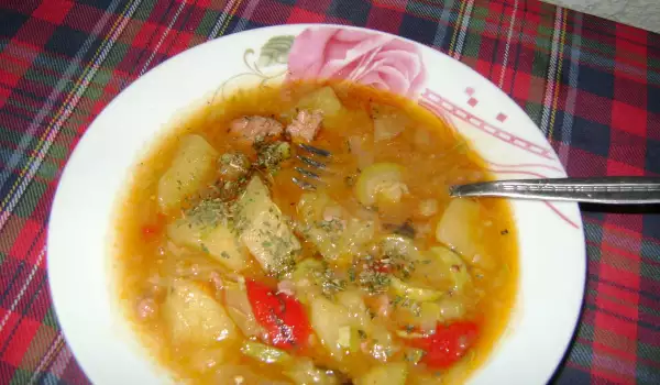 Блюдо с мясным фаршем и овощами
