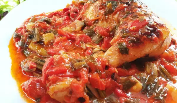 Паприкаш из курицы с зеленым луком
