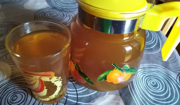 Холодный чай из сушеных трав с медом