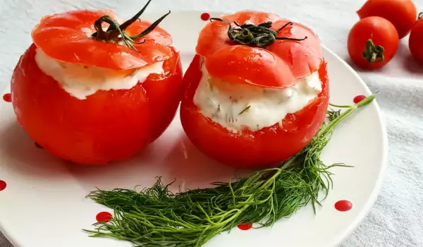 Фаршированные помидоры с молочным салатом