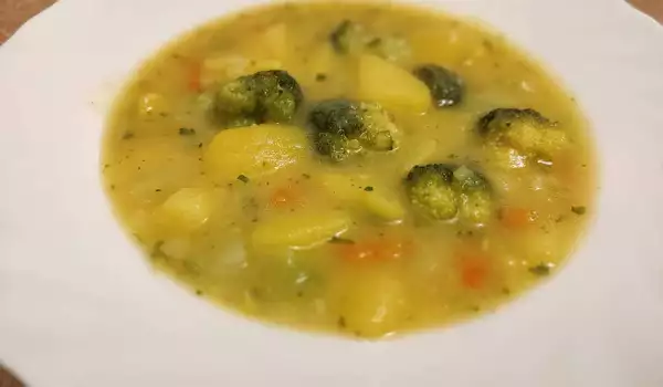 Овощной суп с картофелем и брокколи