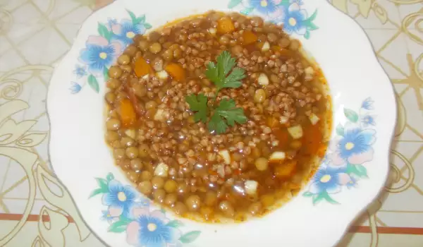 Суп из чечевицы с гречкой и чесноком