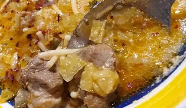 Суп из квашенной капусты со свининой